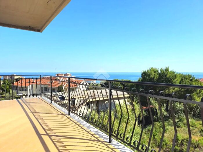 Appartamento trilocale in vendita in Strada Casai, Riva Ligure