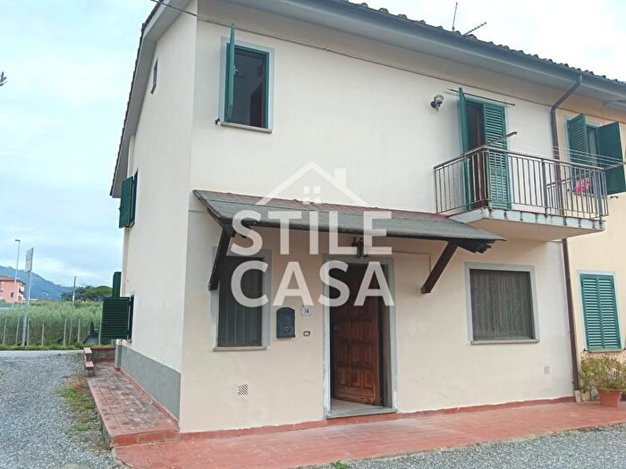 Casa con 5 locali in vendita in Pescia