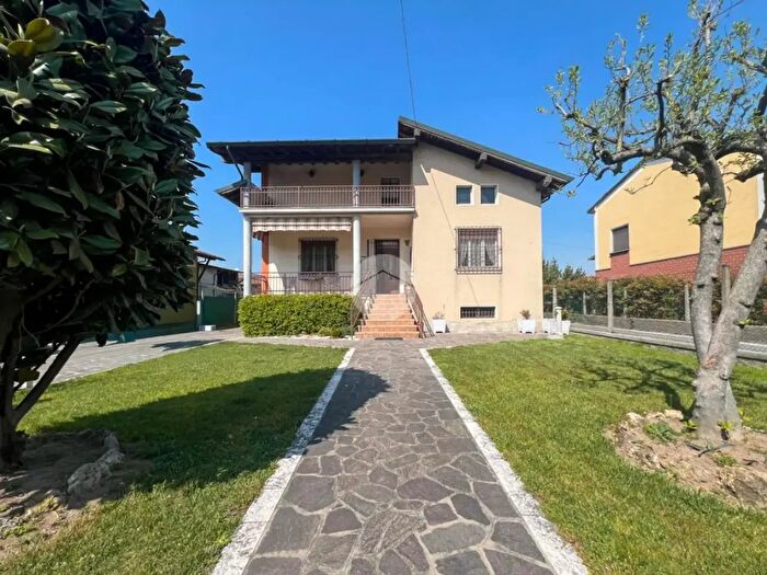 Casa trilocale in vendita in Via V Veneto Sera, Trenzano