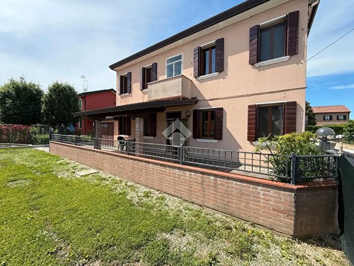 Casa quadrilocale in vendita in Via J da Bassano, Mirano