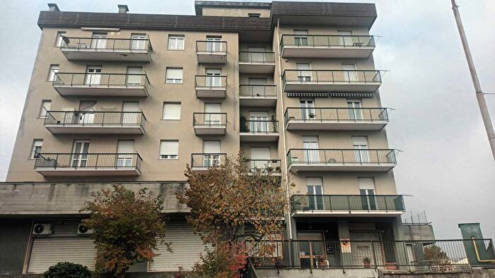 Appartamento con 6 locali in vendita in Via Gino Suardi, Busalla