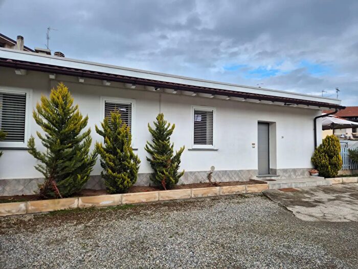 Appartamento trilocale in vendita in Via Carducci, Mariano Comense