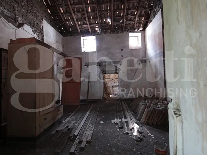 Casa con 7 locali in vendita in Via Etnea, Mascalucia