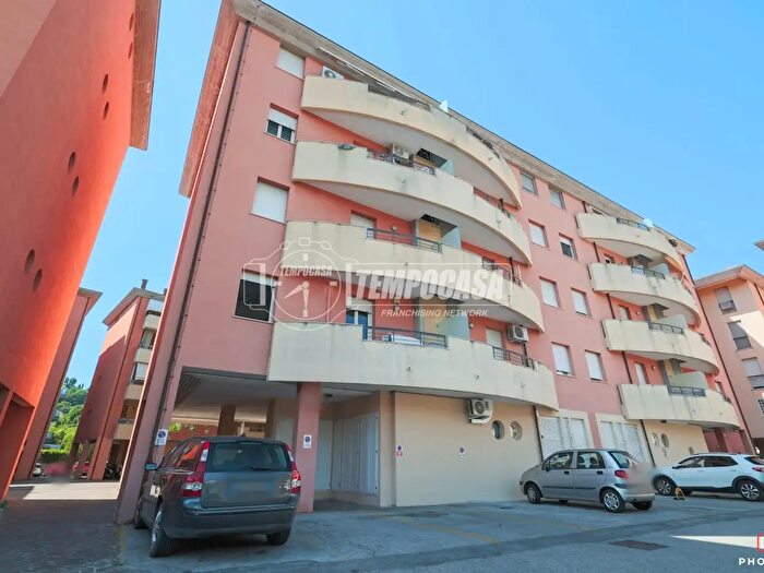 Appartamento trilocale in vendita in Via del Lupo, Rimini