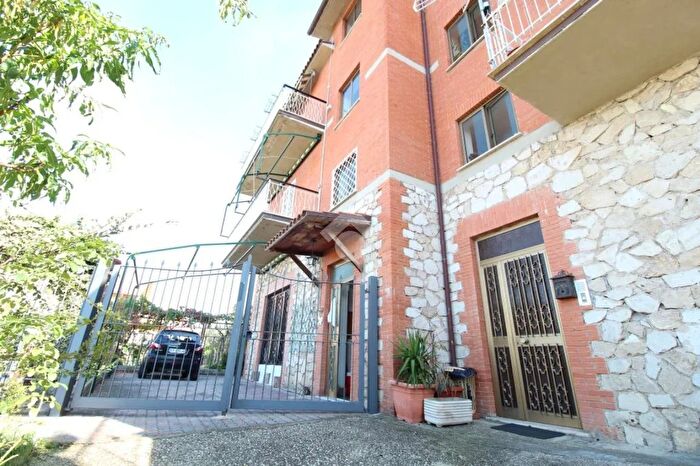 Appartamento quadrilocale in vendita in Strada Provinciale per Orvinio, Scandriglia