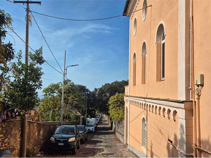 Appartamento con 6 locali in affitto in NUOVA NOSTRA SIGNORA DEL MONTE, San Fruttuoso, Genova