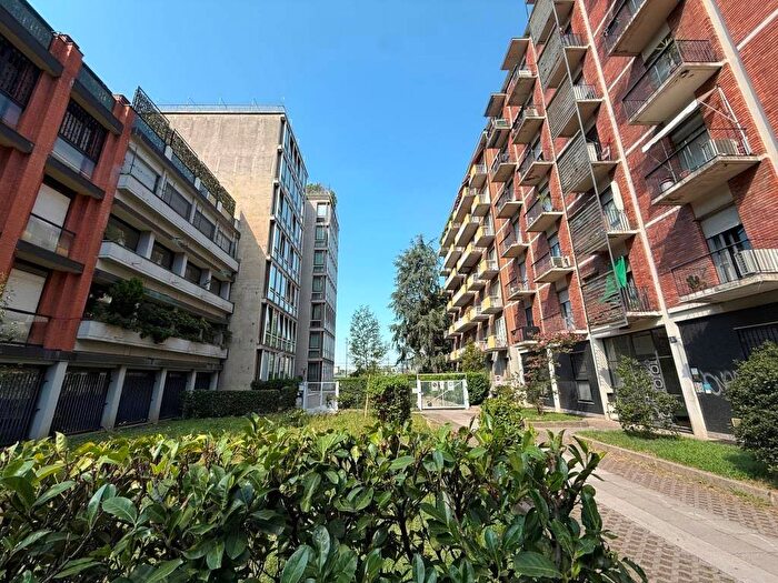 Appartamento trilocale in affitto in Via Fezzan, Bande Nere, Milano