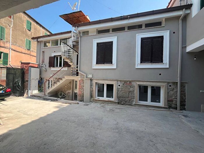 Appartamento trilocale in affitto in Via Trilussa, Centro, Albano Laziale