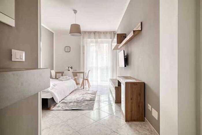 Appartamento trilocale in affitto in Viale Ungheria, Viale Ungheria Mecenate, Milano