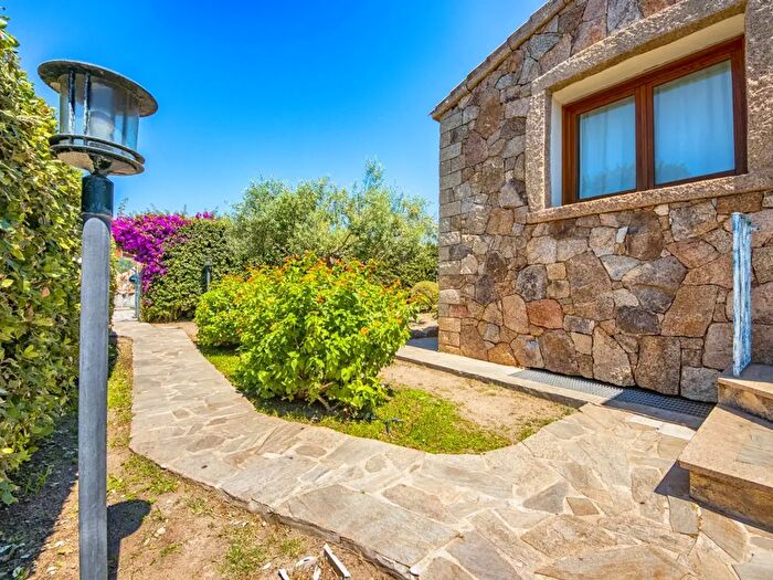 Casa quadrilocale in vendita in Via Mar Ligure, Olbia