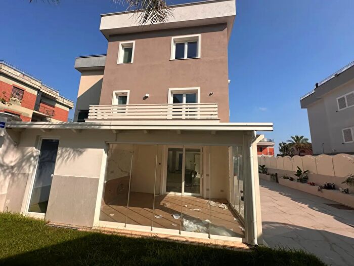 Appartamento con 7 locali in vendita in Via del Mare, Marano Di Napoli