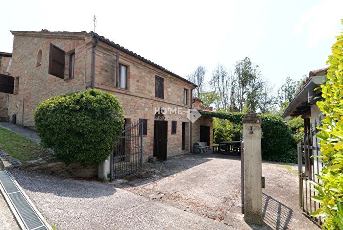 Casa quadrilocale in vendita in Ripe San Ginesio