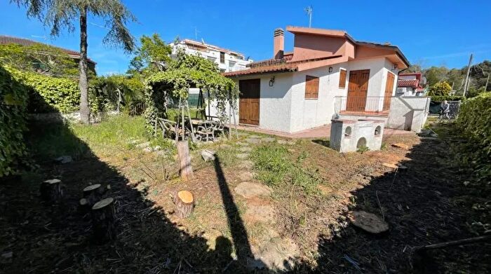 Casa con 5 locali in vendita in Capratica Fondi Fondi Mare Mare, Fondi