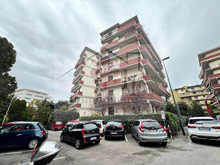 Appartamento con 5 locali in vendita in Via Riccardo Zandonai, Firenze
