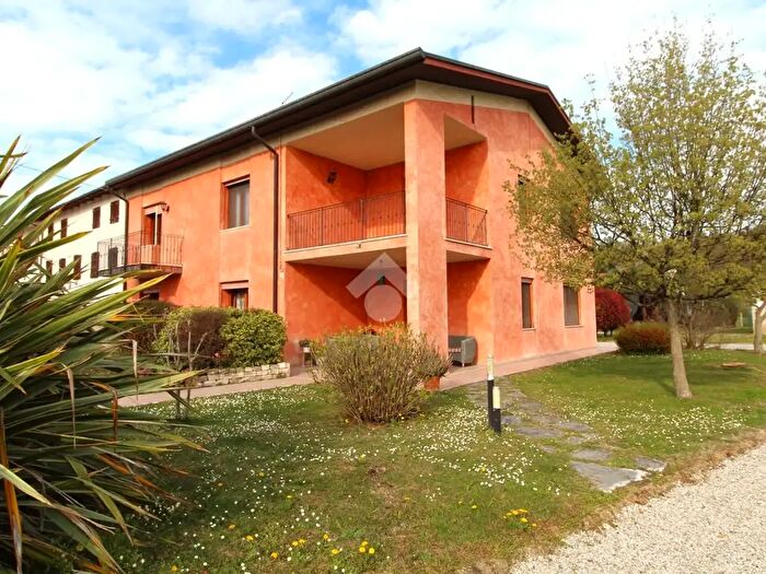 Casa con 8 locali in vendita in Via Aglaia Anassillide, Montebelluna