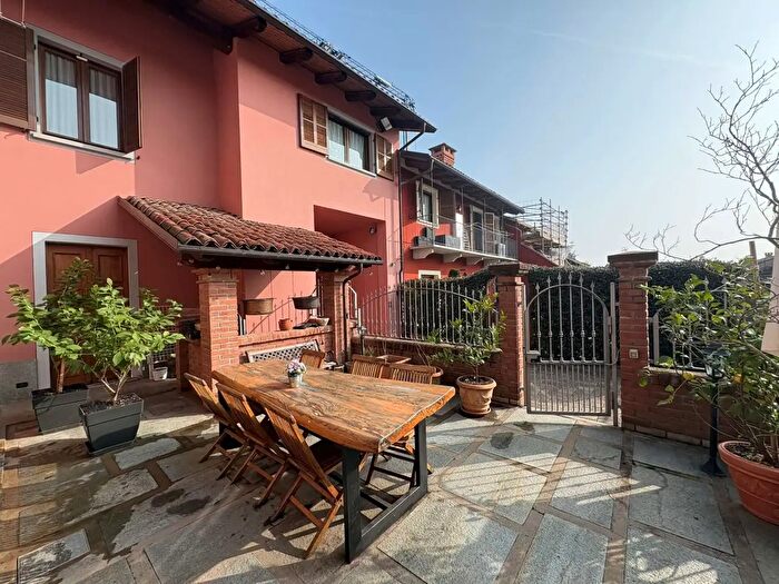 Casa con 6 locali in vendita in Via XX Settembre, Frossasco