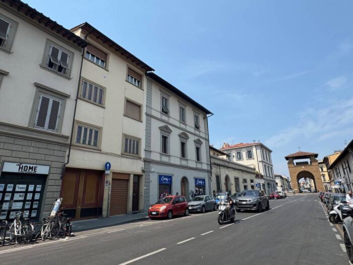 Appartamento trilocale in affitto in Borgo Ognissanti Il Prato, Firenze