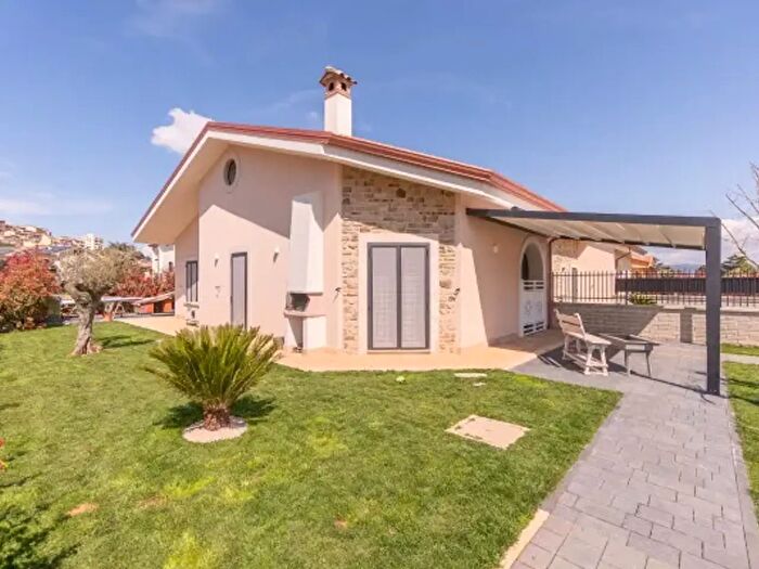 Casa con 5 locali in vendita in Via Pian Quintino, Colonna