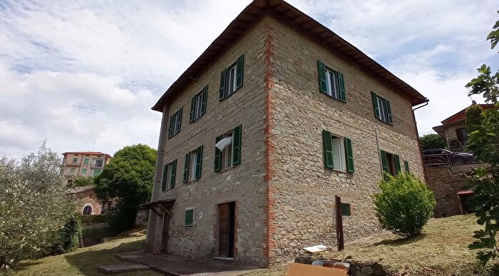 Casa con 13 locali in vendita in Via Scalette, Piegaro