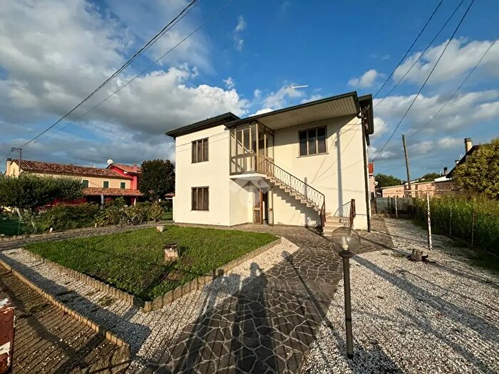 Casa quadrilocale in vendita in Via Trento, San Giorgio Delle Pertiche