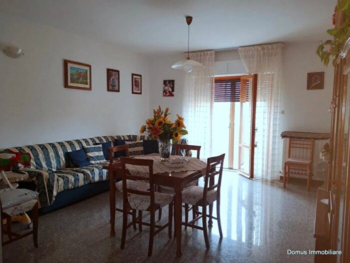 Appartamento con 5 locali in vendita in Viale Venezia, Folignano