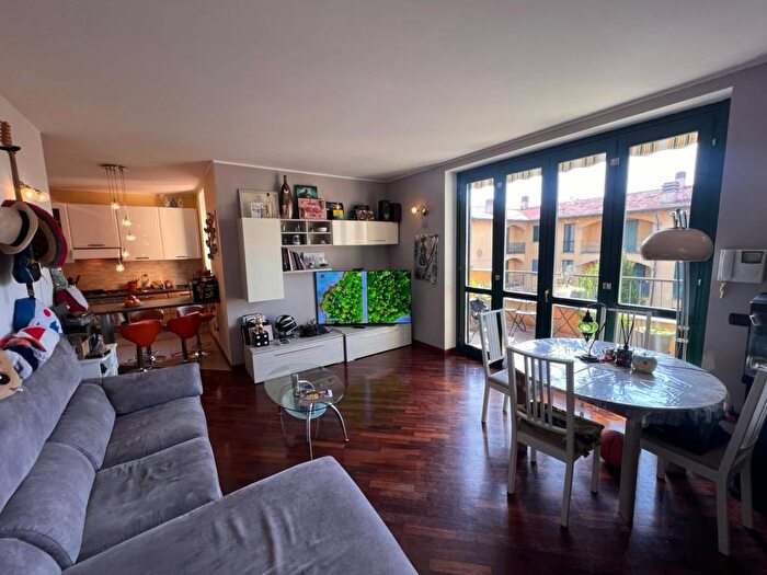 Appartamento trilocale in affitto in Via San Martino, Uboldo