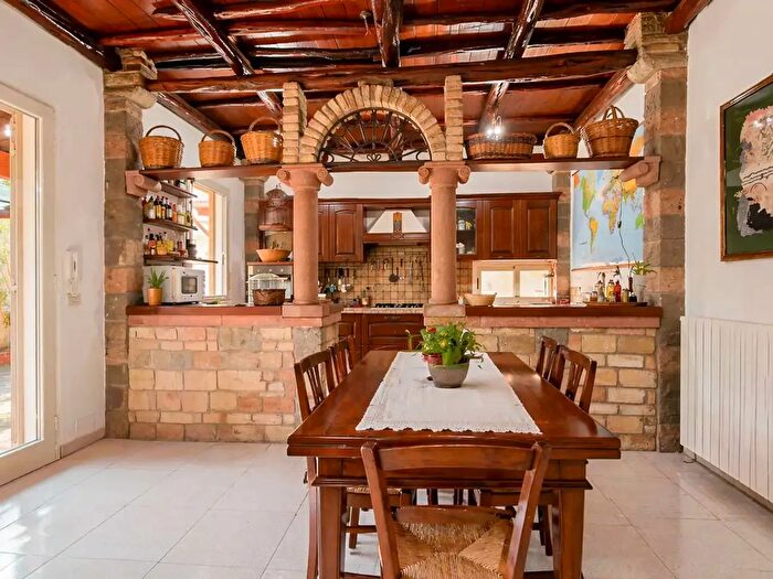 Casa con 5 locali in vendita in San Sperate