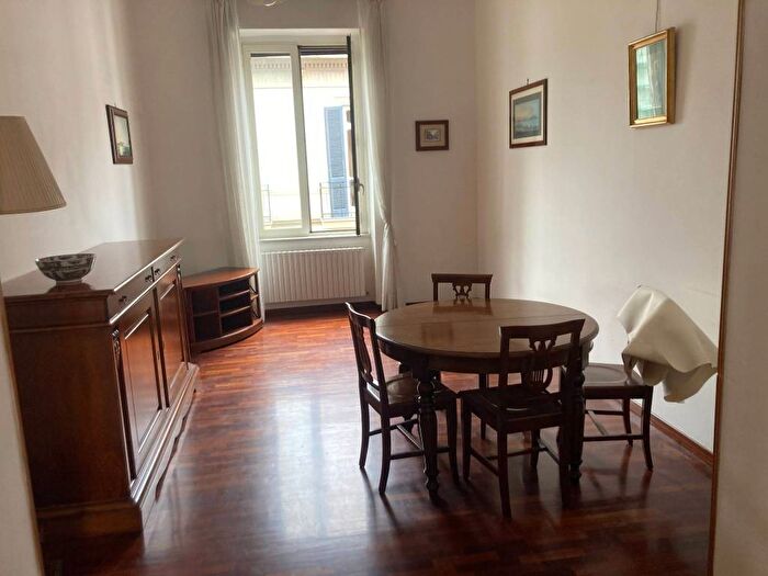 Appartamento trilocale in affitto in Chiaia, Napoli