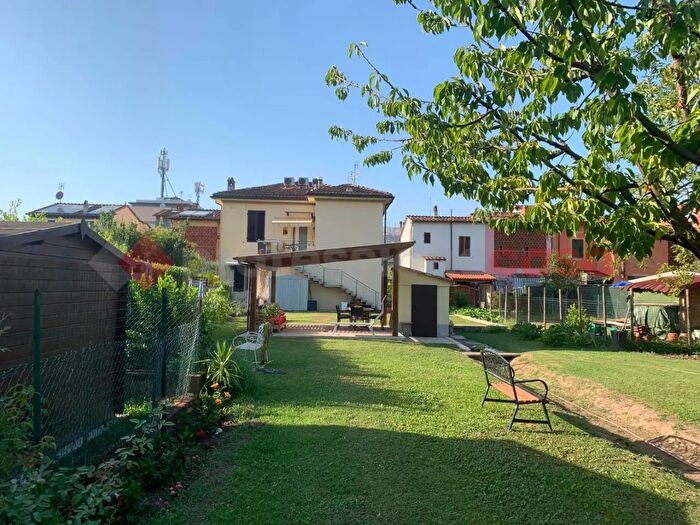 Casa quadrilocale in vendita in Via di Boboli, Lucca