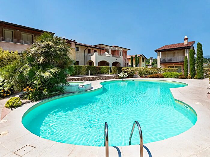 Casa con 7 locali in vendita in Manerba Del Garda