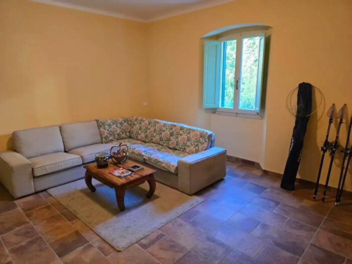 Casa con 6 locali in vendita in a Bassa Tambura, Massa
