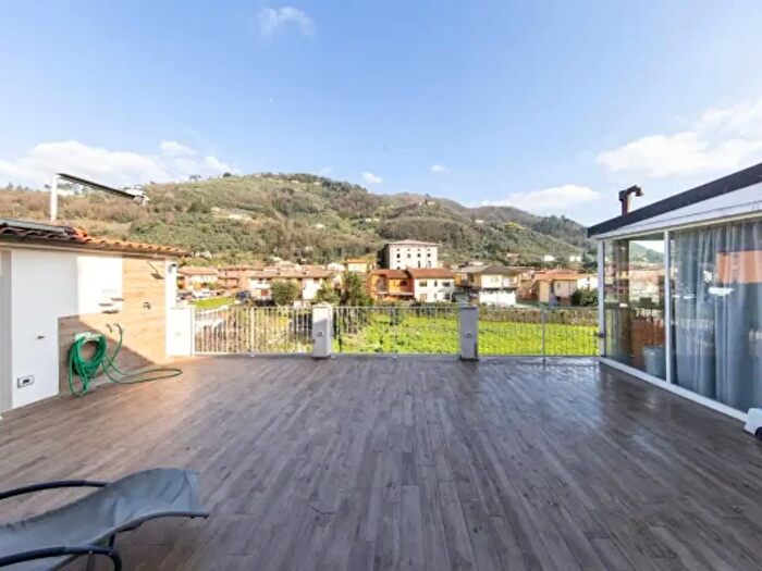 Casa con 6 locali in vendita in Via Giovanni Pacini, Pescia