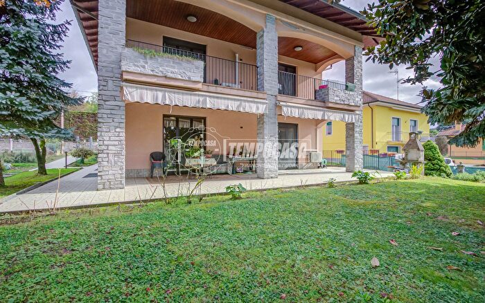 Casa in vendita in Via Moro Aldo, Taino