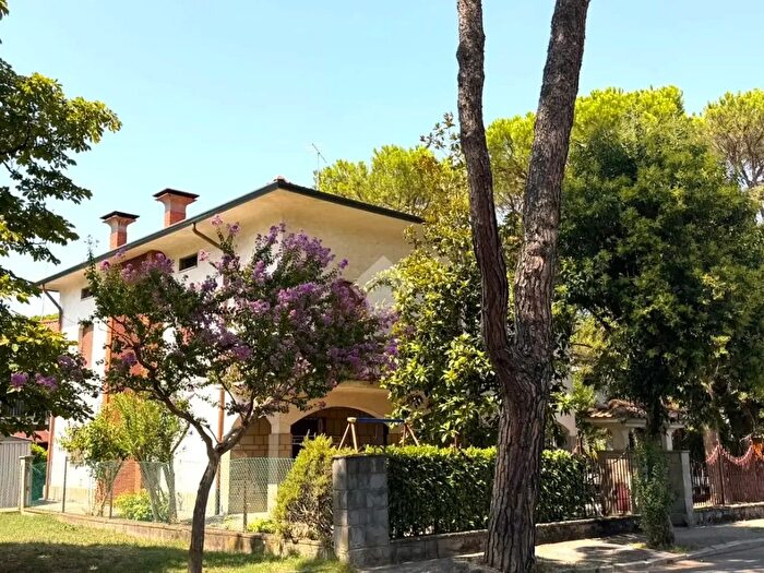 Casa con 6 locali in vendita in Via Giotto, Lugo