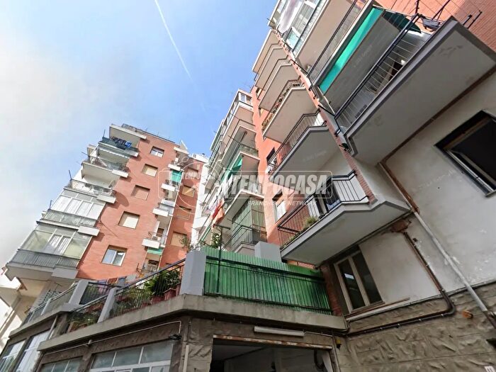 Appartamento trilocale in vendita in Via Francesco Mignone, Savona