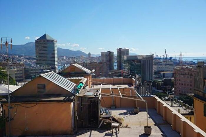 Appartamento trilocale in vendita in Via Giovanni Pascoli, Genova