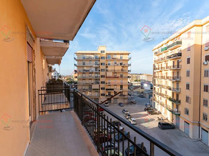 Appartamento con 5 locali in vendita in Siracusa