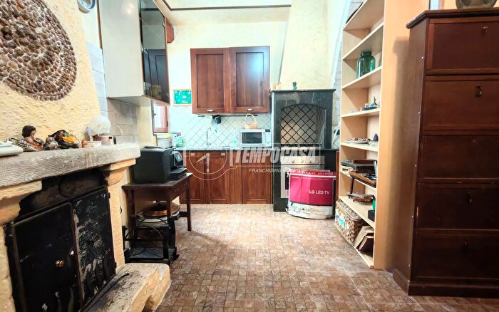 Casa quadrilocale in vendita in Vico Ortenzio, Putignano