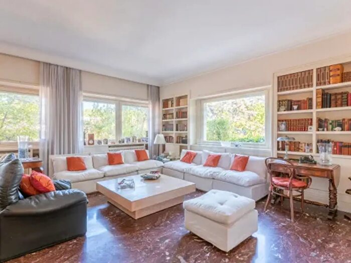 Appartamento con 6 locali in vendita in Via Malcesine, Roma