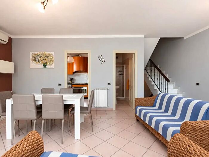 Casa con 9 locali in vendita in Via San Giovanni Bosco, Viareggio
