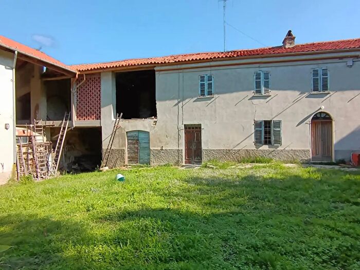 Casa con 14 locali in vendita in Cascina Pader, Ottiglio