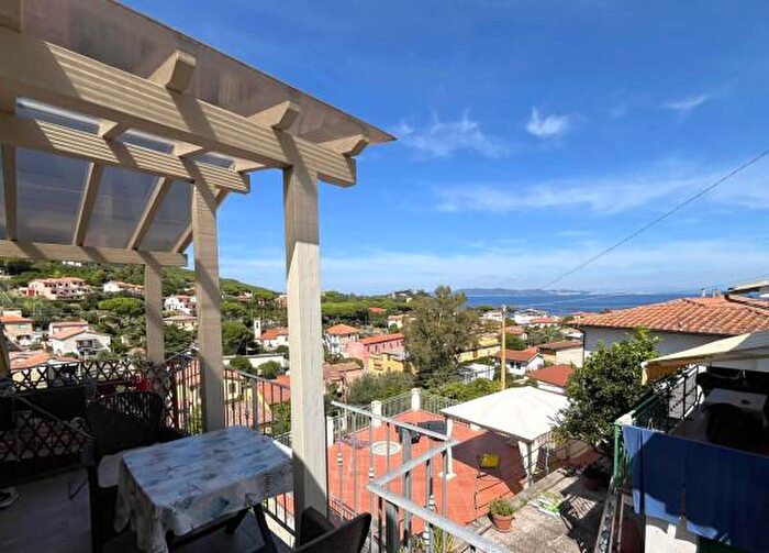 Casa con 6 locali in vendita in Via Alessandro Manzoni, Rio