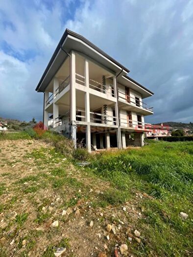 Casa con 10 locali in vendita in Via per Minturno, Minturno