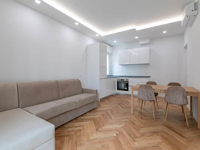 Appartamento bilocale in affitto in Via Montepulciano, Centrale, Milano