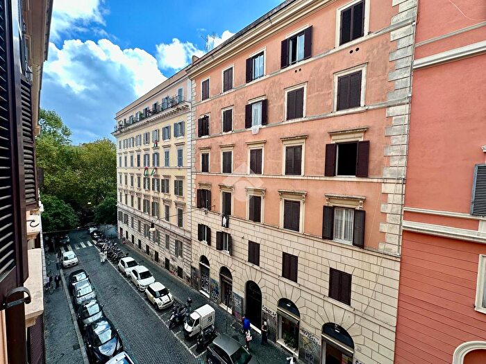 Appartamento quadrilocale in affitto in Via Santini, Roma