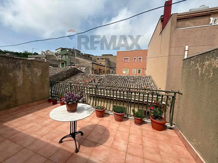 Casa con 6 locali in vendita in Via Bascetta, Palazzolo Acreide