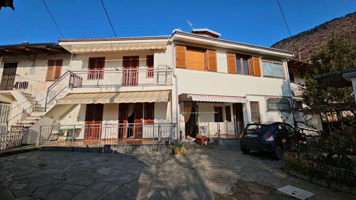 Casa con 7 locali in vendita in Via Campetto, Piossasco