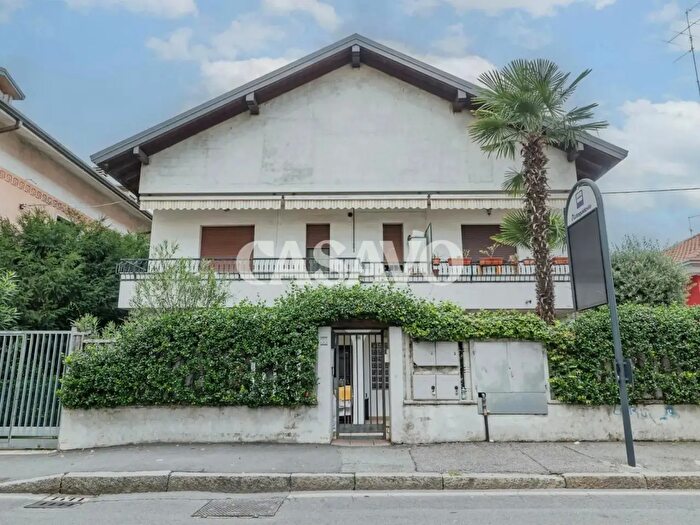 Appartamento trilocale in vendita in Via Filippo Turati, Limbiate