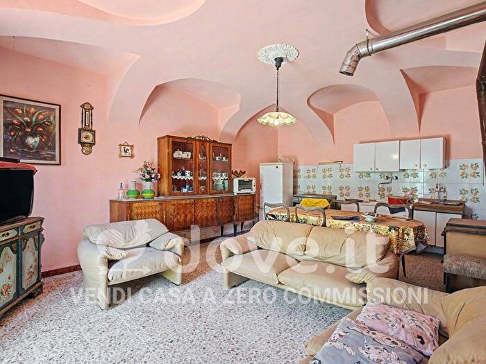 Casa con 5 locali in vendita in Via Sant'Orsola, Brusasco