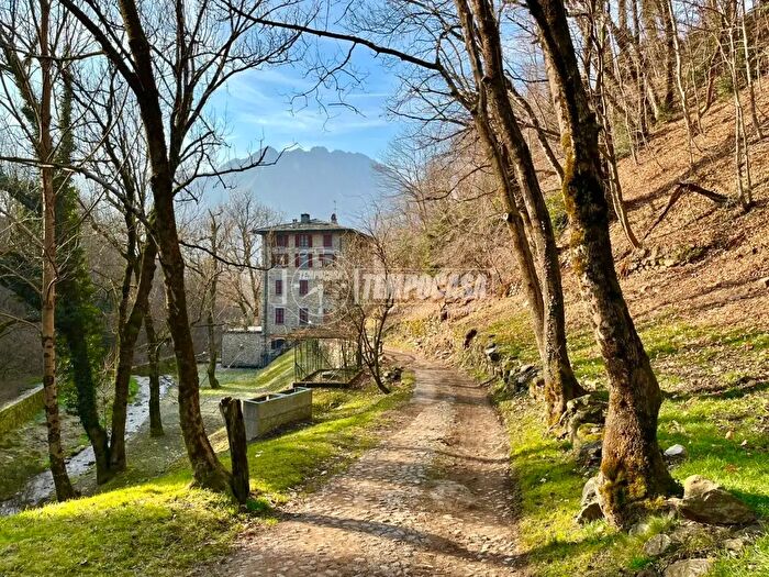 Appartamento trilocale in vendita in Margno